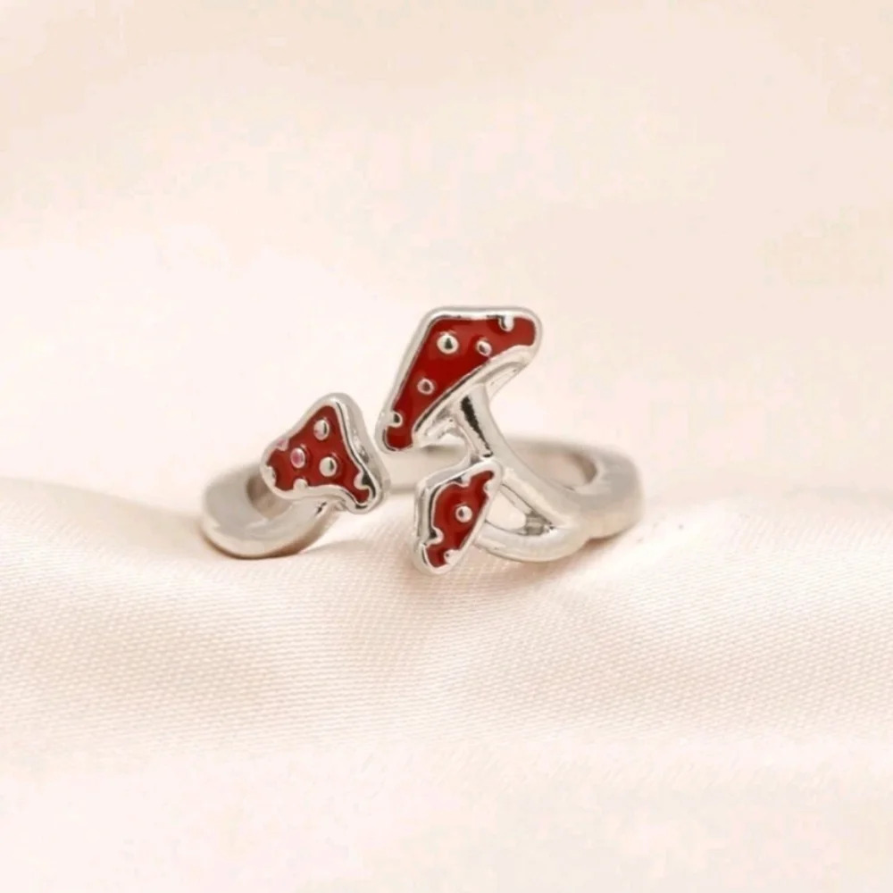 Handcrafted Adjustable Mushroom Ring - Picture 3 of 6